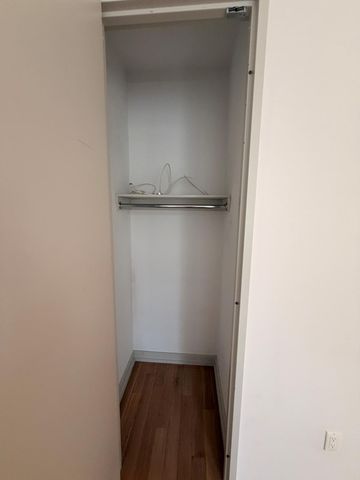 2145 44th Dr Apt 1D, New York City, NY 11101