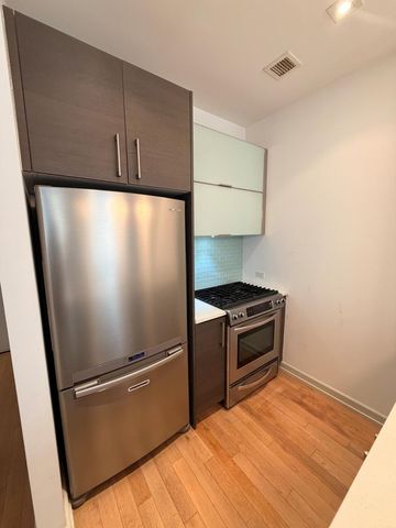 2145 44th Dr Apt 1D, New York City, NY 11101