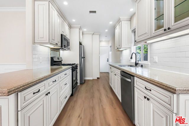 14716 Cumpston Street, Sherman Oaks, CA 91411