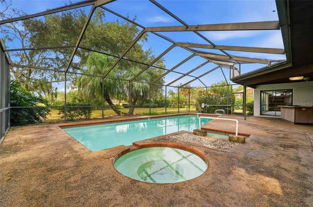 1803 COUNTRY CLUB COURT, Plant City, FL 33566