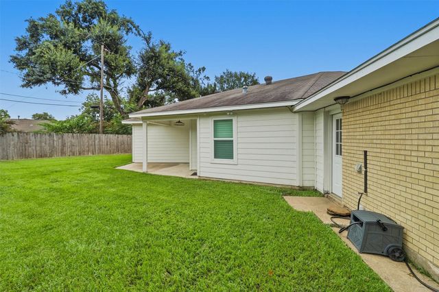 1734 Knightwick Drive, Houston, TX 77008