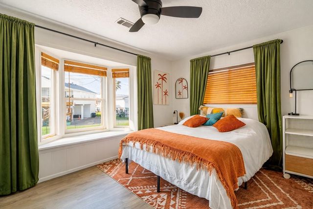 283 Barracuda Street, Bayou Vista, TX 77563