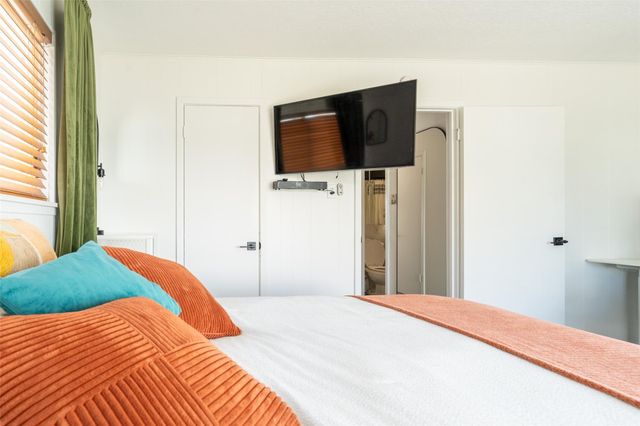 283 Barracuda Street, Bayou Vista, TX 77563