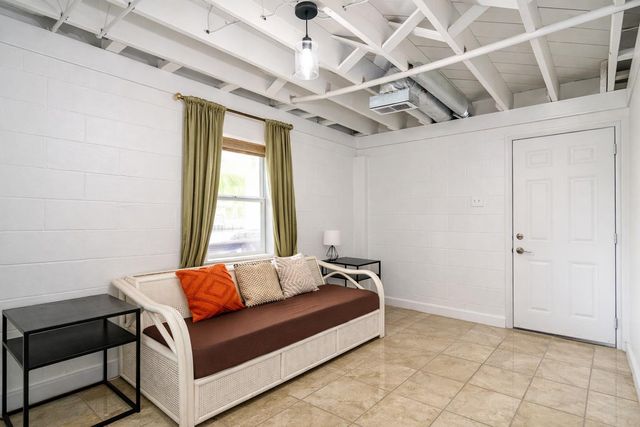 283 Barracuda Street, Bayou Vista, TX 77563