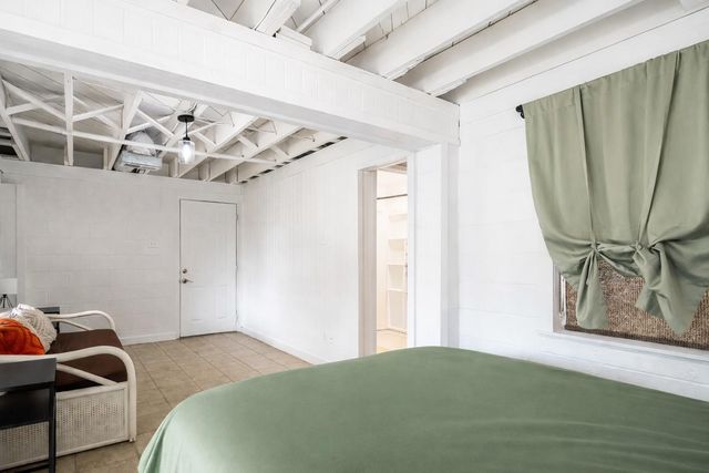 283 Barracuda Street, Bayou Vista, TX 77563