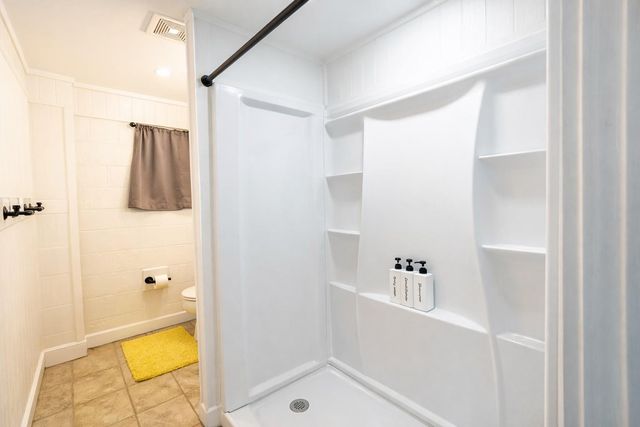 283 Barracuda Street, Bayou Vista, TX 77563