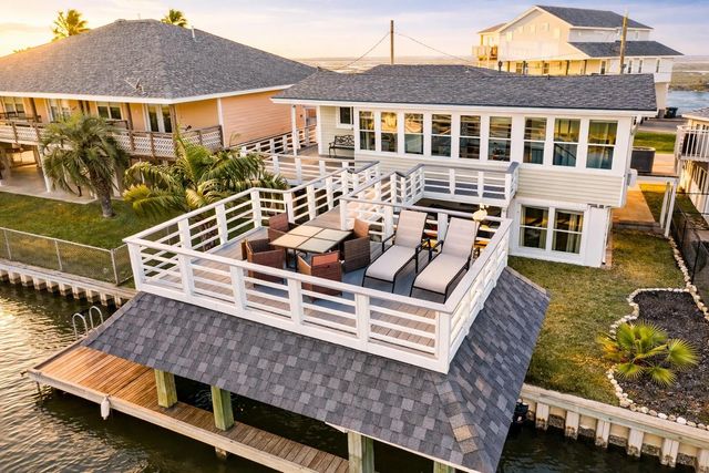 283 Barracuda Street, Bayou Vista, TX 77563