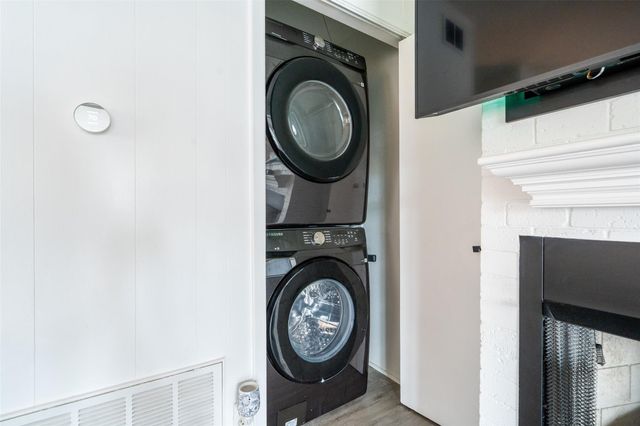 283 Barracuda Street, Bayou Vista, TX 77563