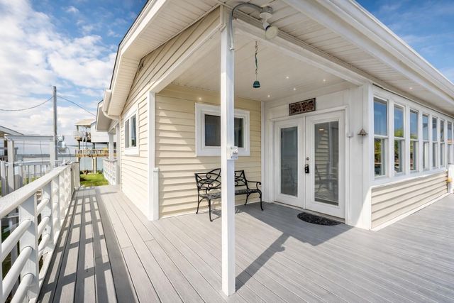 283 Barracuda Street, Bayou Vista, TX 77563