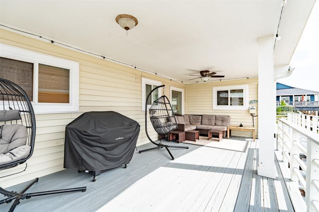 283 Barracuda Street, Bayou Vista, TX 77563