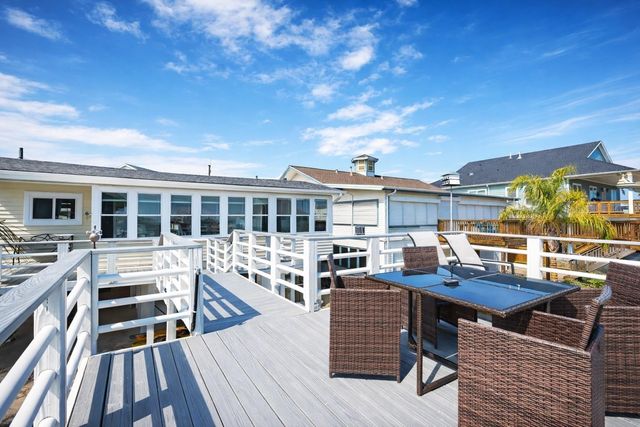 283 Barracuda Street, Bayou Vista, TX 77563