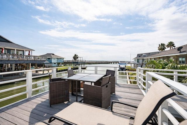 283 Barracuda Street, Bayou Vista, TX 77563