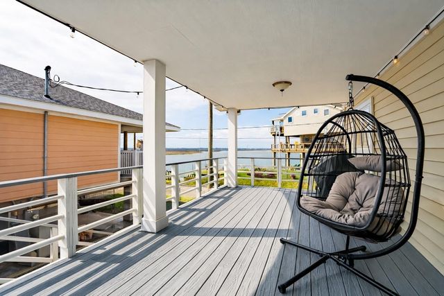 283 Barracuda Street, Bayou Vista, TX 77563