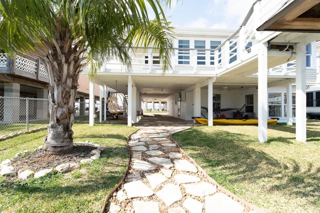 283 Barracuda Street, Bayou Vista, TX 77563