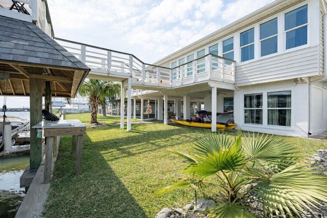 283 Barracuda Street, Bayou Vista, TX 77563