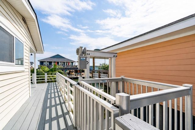 283 Barracuda Street, Bayou Vista, TX 77563