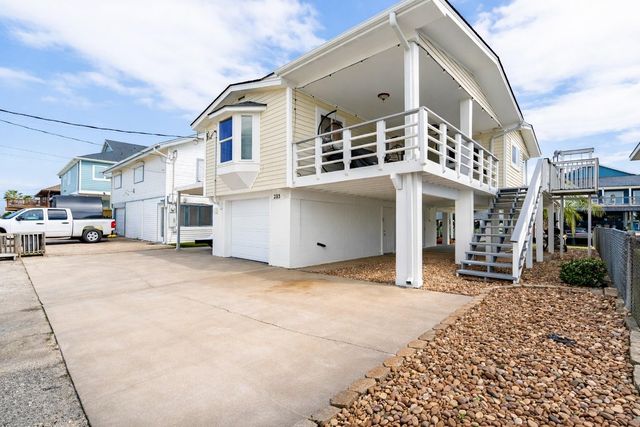 283 Barracuda Street, Bayou Vista, TX 77563