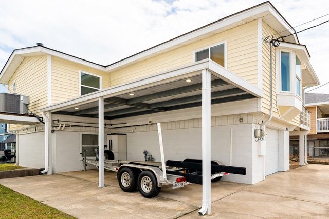 283 Barracuda Street, Bayou Vista, TX 77563