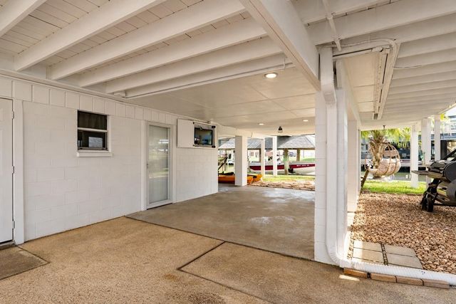 283 Barracuda Street, Bayou Vista, TX 77563