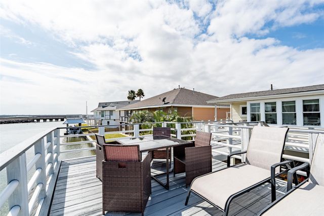 283 Barracuda Street, Bayou Vista, TX 77563