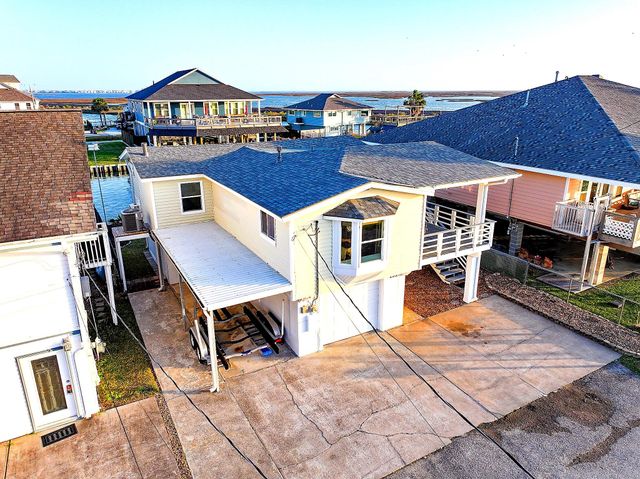 283 Barracuda Street, Bayou Vista, TX 77563