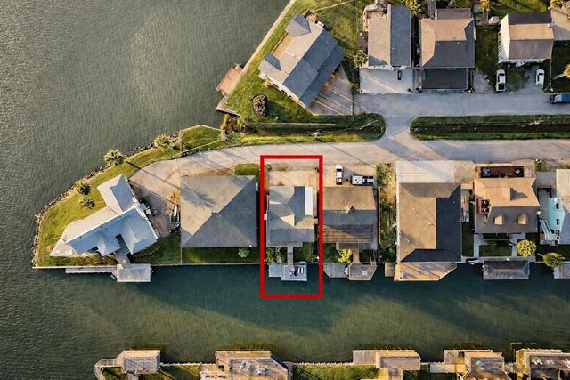 283 Barracuda Street, Bayou Vista, TX 77563