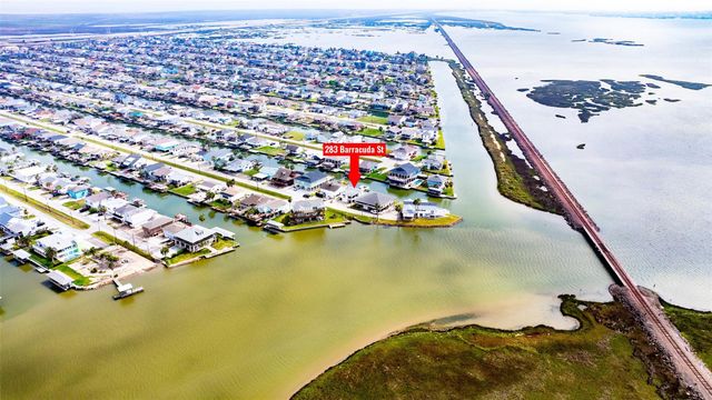 283 Barracuda Street, Bayou Vista, TX 77563