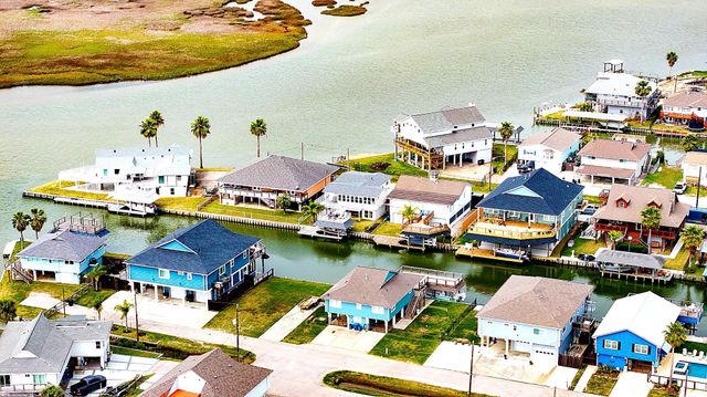 283 Barracuda Street, Bayou Vista, TX 77563