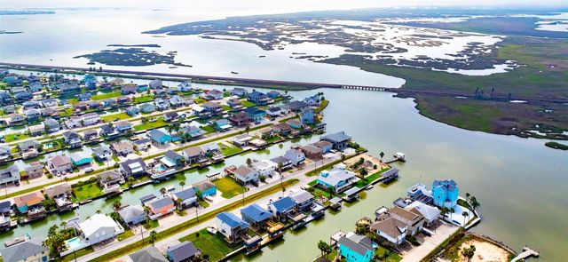 283 Barracuda Street, Bayou Vista, TX 77563