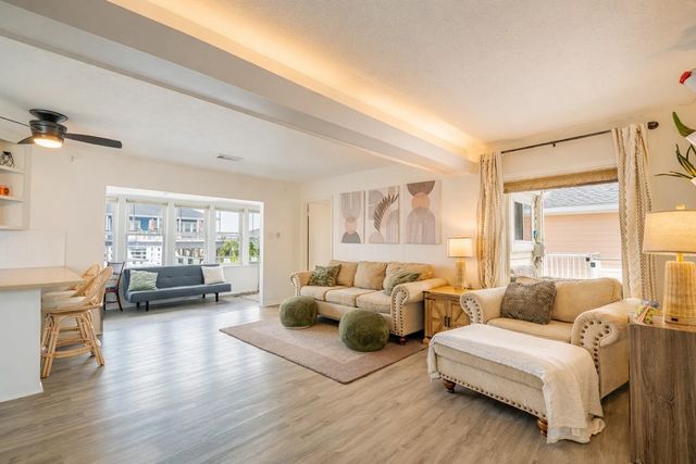 283 Barracuda Street, Bayou Vista, TX 77563