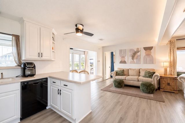 283 Barracuda Street, Bayou Vista, TX 77563