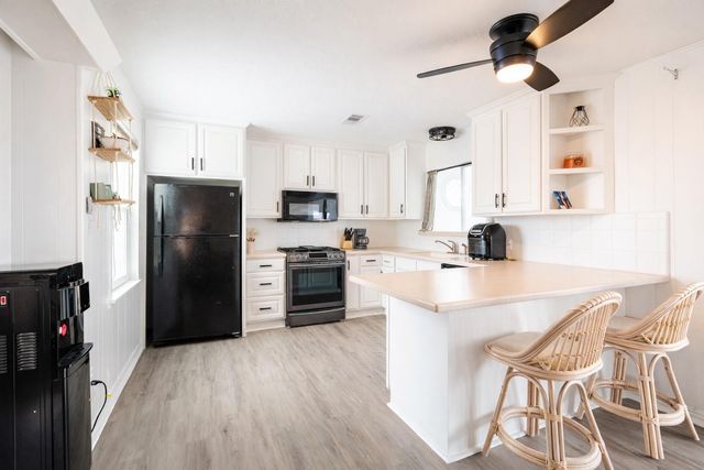 283 Barracuda Street, Bayou Vista, TX 77563