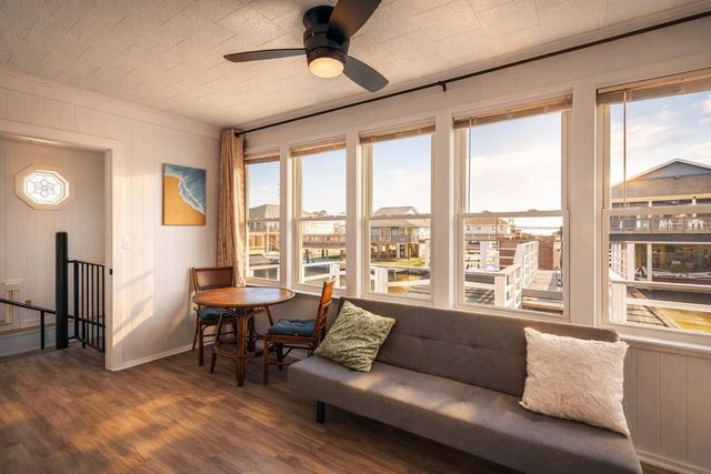 283 Barracuda Street, Bayou Vista, TX 77563