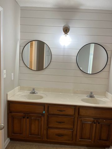 5705 S 27th, Paragould, AR 72450