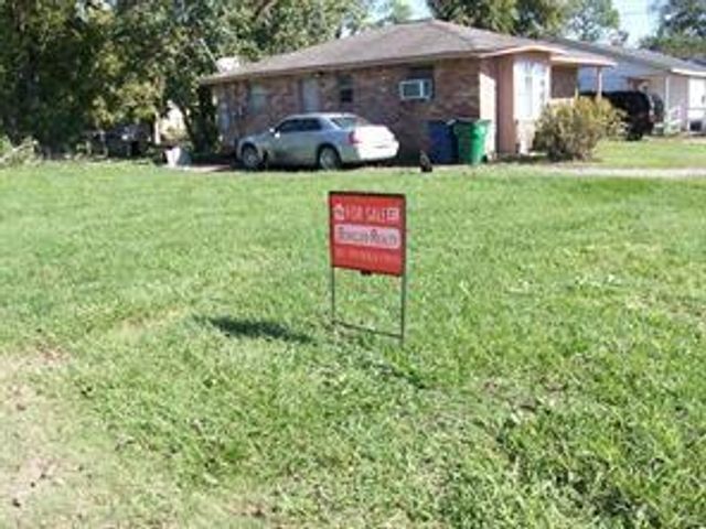 712 W Live Oak Street, Angleton, TX 77515