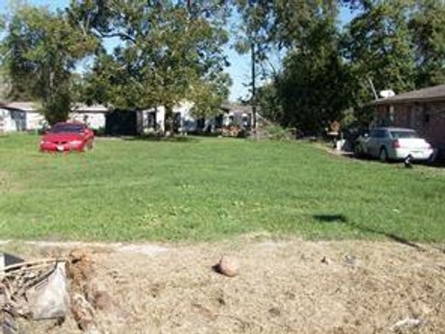 712 W Live Oak Street, Angleton, TX 77515