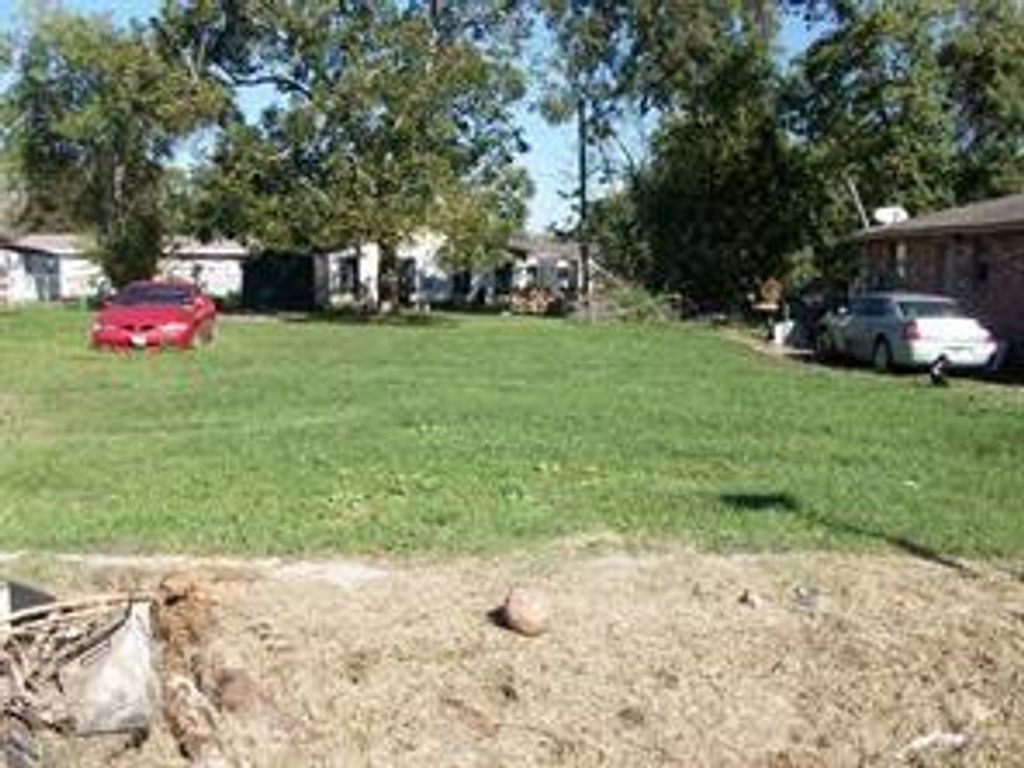 712 W Live Oak Street, Angleton, TX 77515