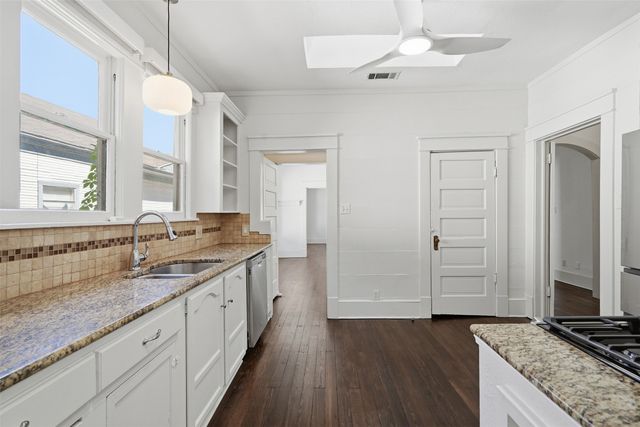 1932 5th Avenue, Fort Worth, TX 76110