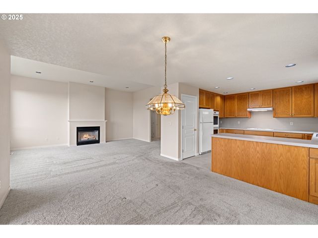 1409 CRESTVIEW Dr, Silverton, OR 97381