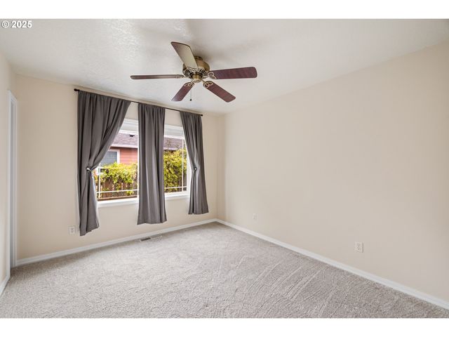 1409 CRESTVIEW Dr, Silverton, OR 97381