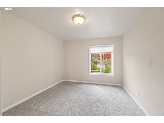 1409 CRESTVIEW Dr, Silverton, OR 97381