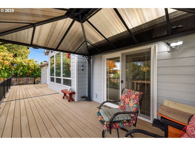 1409 CRESTVIEW Dr, Silverton, OR 97381