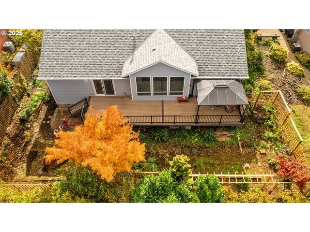 1409 CRESTVIEW Dr, Silverton, OR 97381