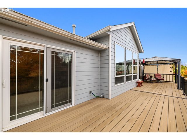 1409 CRESTVIEW Dr, Silverton, OR 97381