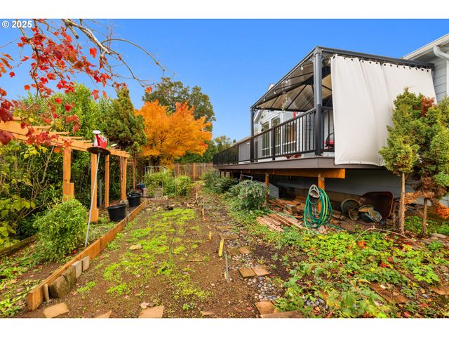 1409 CRESTVIEW Dr, Silverton, OR 97381