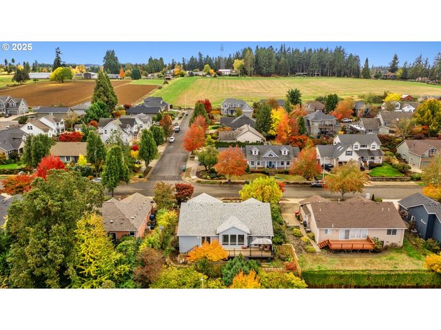 1409 CRESTVIEW Dr, Silverton, OR 97381