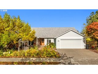 1409 CRESTVIEW Dr, Silverton, OR 97381