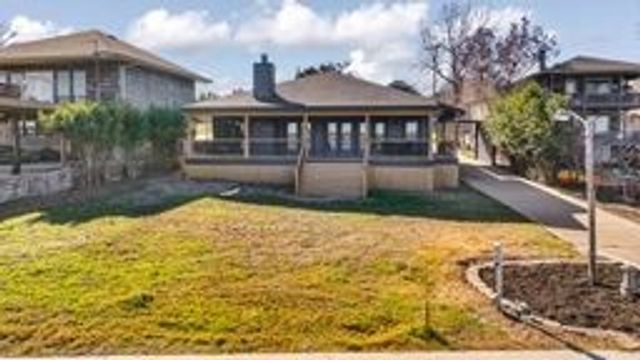 1004 W Lake Drive, Weatherford, TX 76087