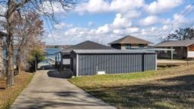 1004 W Lake Drive, Weatherford, TX 76087