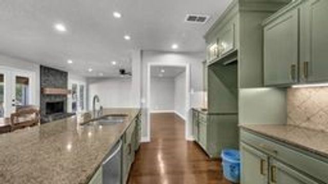 1004 W Lake Drive, Weatherford, TX 76087